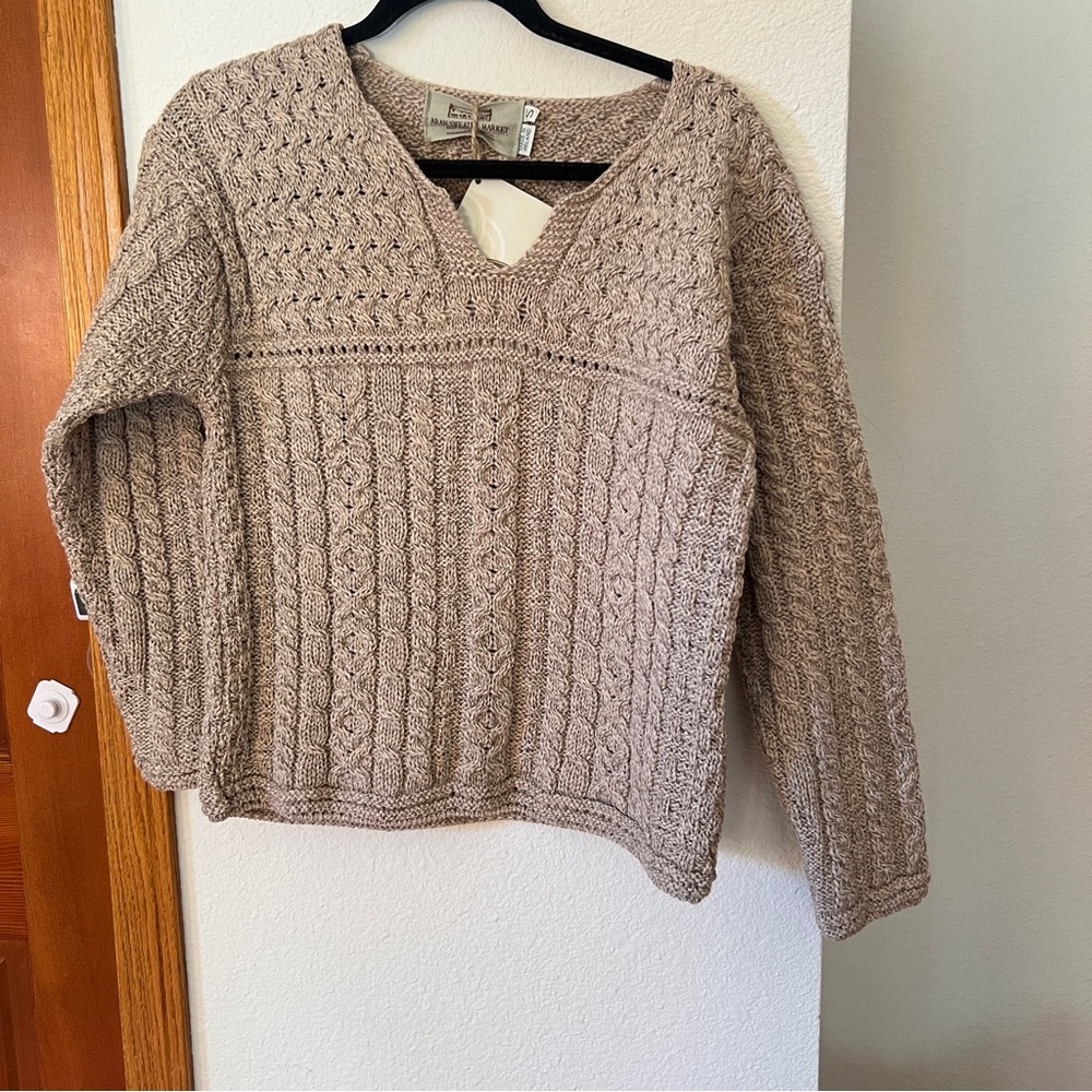 NWT Aran Sweater Market Irish Wool Cable Knit V-Neck Sweater Small